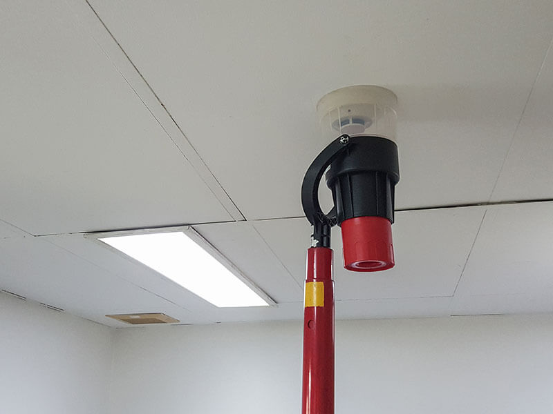 professional-smoke-detector-sensitivity-testing-shutterstock_1449140975 professional-smoke-detector-sensitivity-testing-shutterstock_1449140975